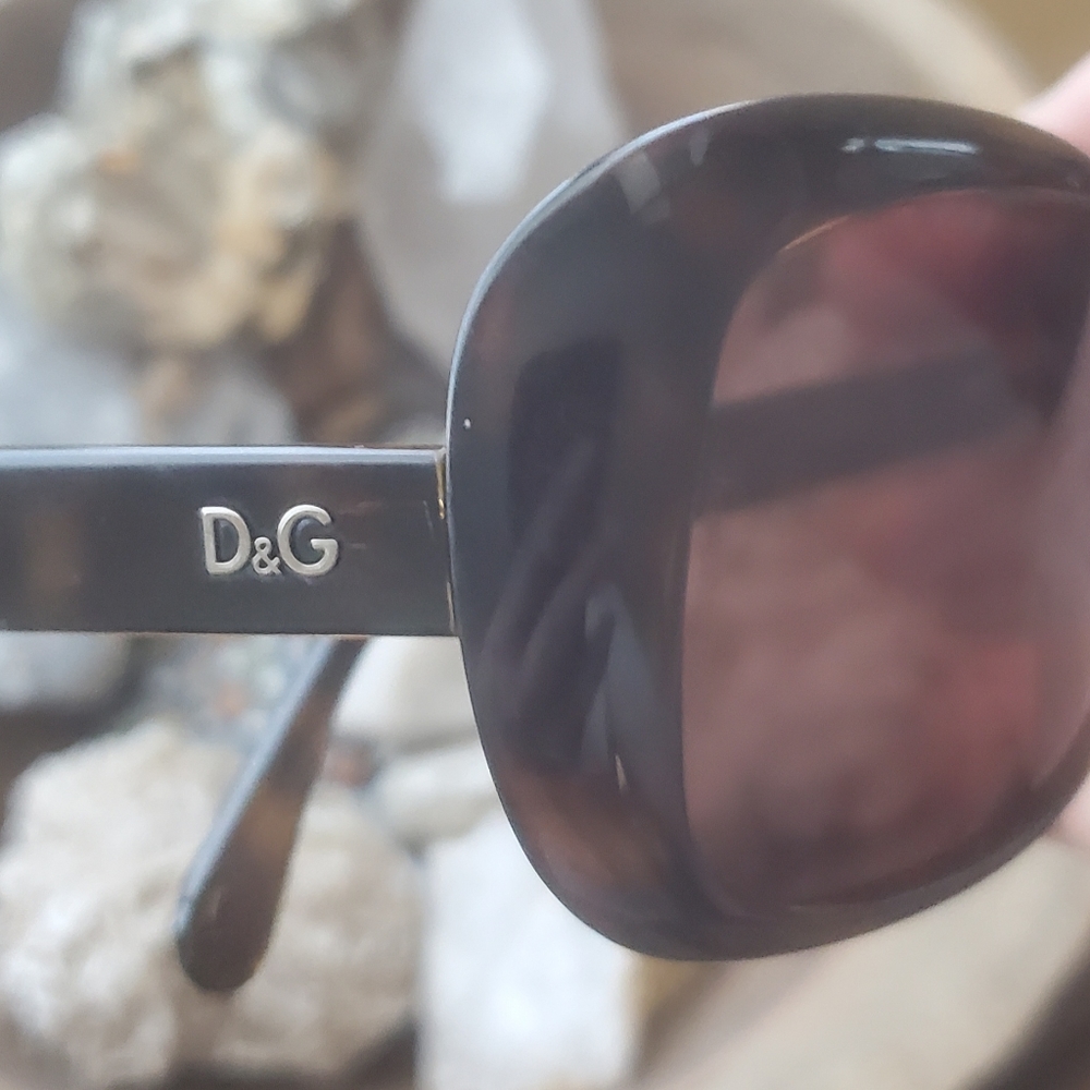Dolce & Gabbana D&G 8074 Sunglasses. Made In Italy.